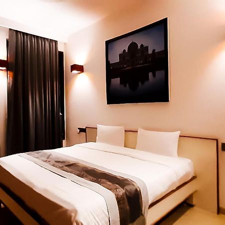 Hotel Mayur Express Sangamner Exterior photo