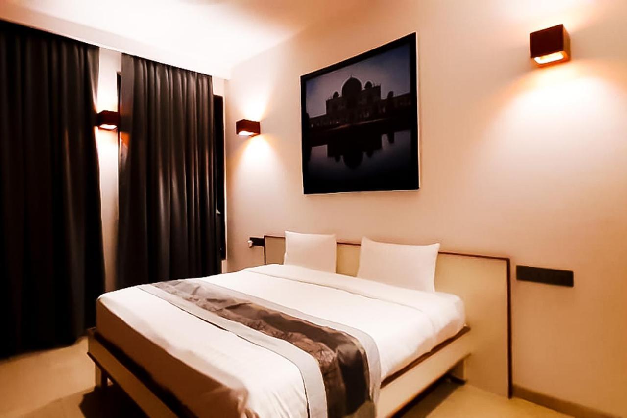 Hotel Mayur Express Sangamner Exterior photo