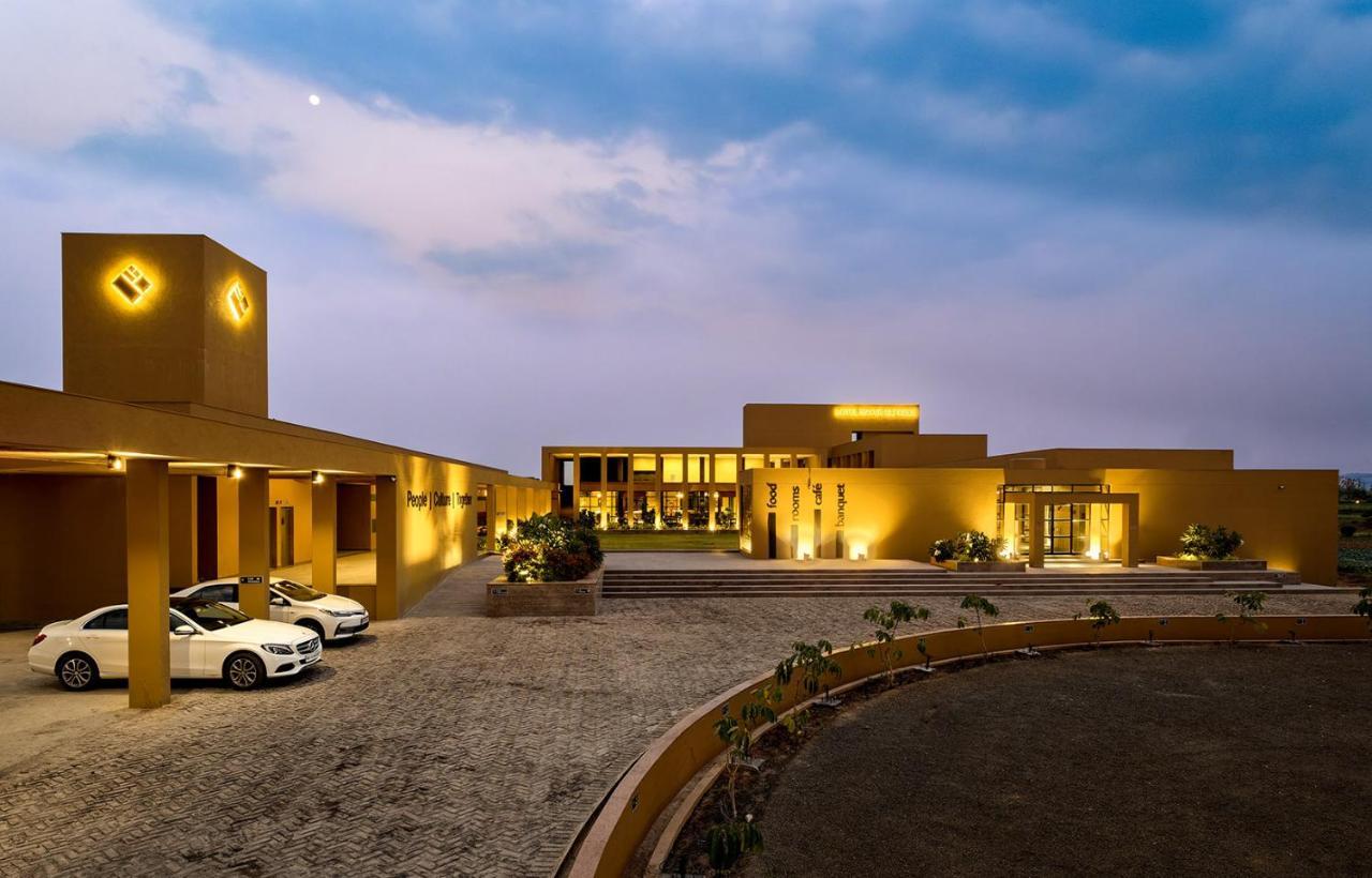 Hotel Mayur Express Sangamner Exterior photo