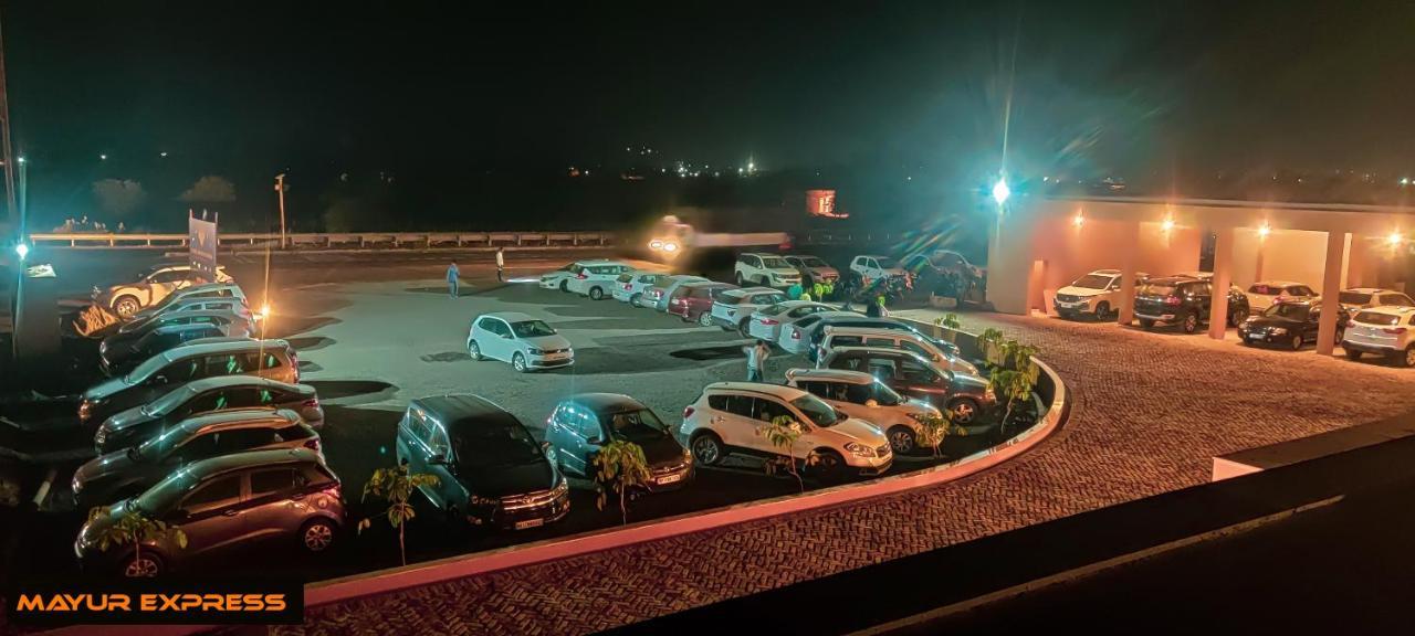Hotel Mayur Express Sangamner Exterior photo