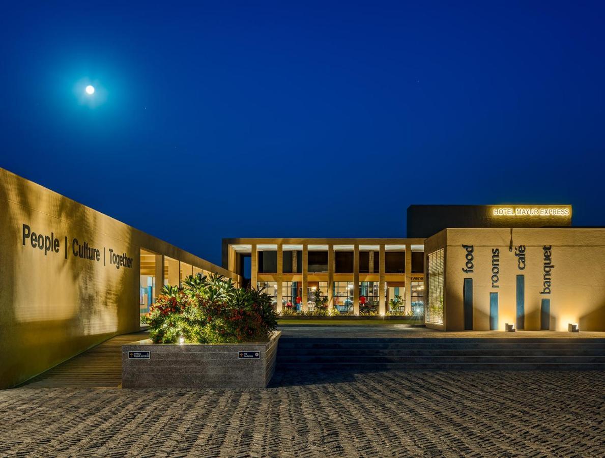 Hotel Mayur Express Sangamner Exterior photo