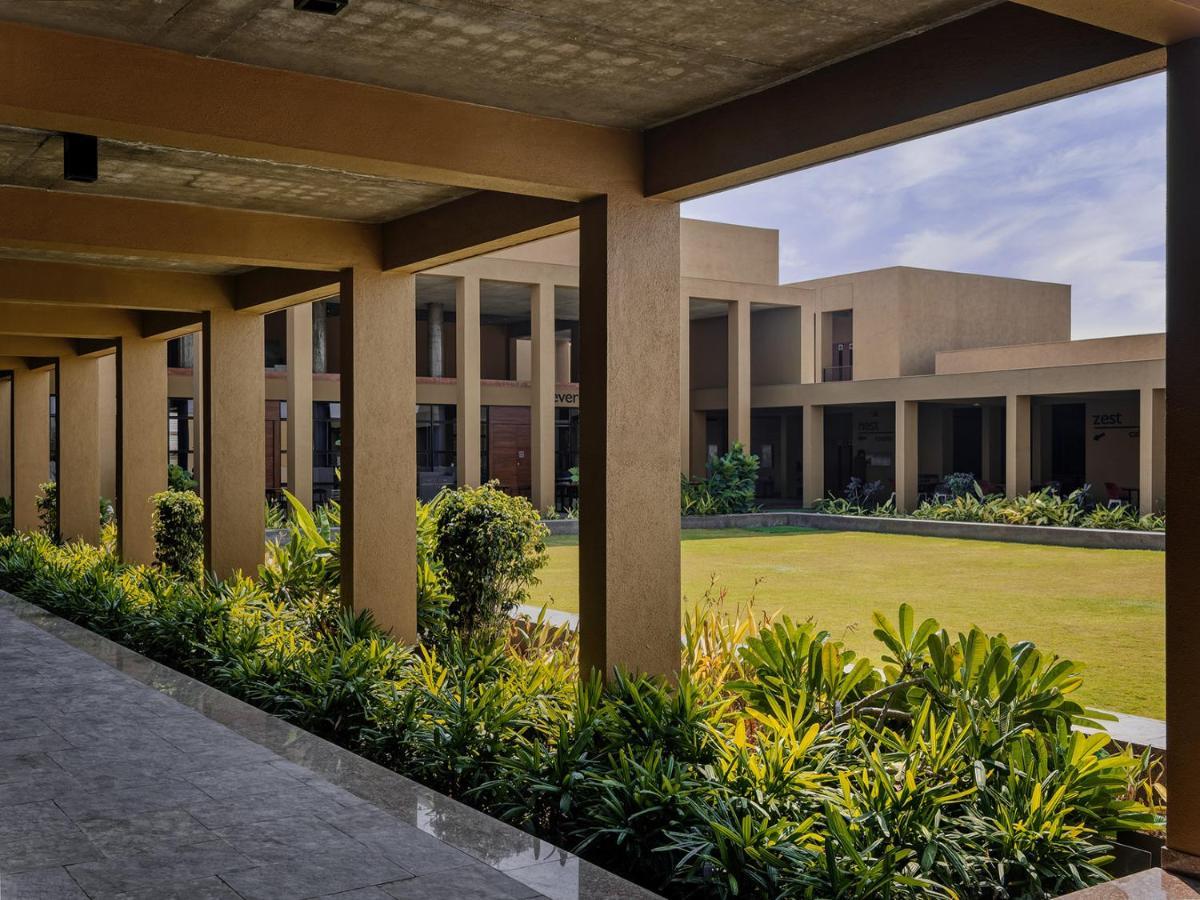 Hotel Mayur Express Sangamner Exterior photo